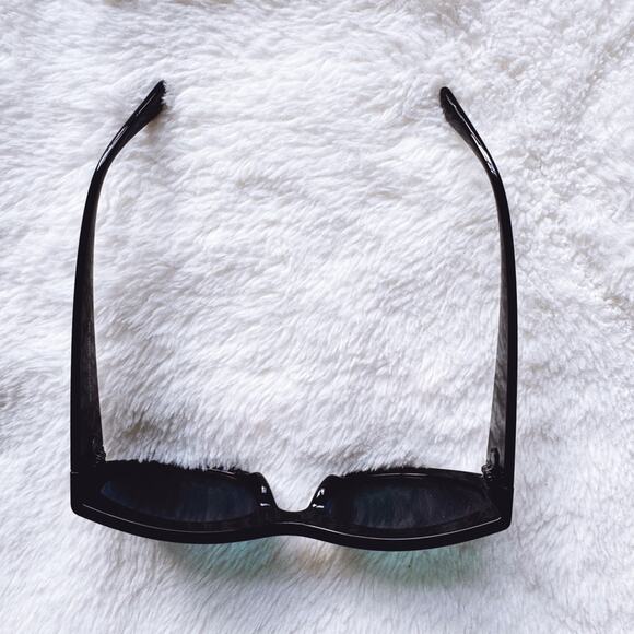 Faye Mirrored Red with Black Rim Sunglasses - Picture 4 of 14